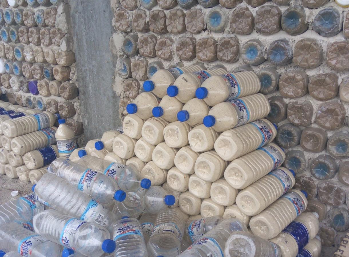 ナングウィ Habibis Bottle House Bed & Breakfast エクステリア 写真